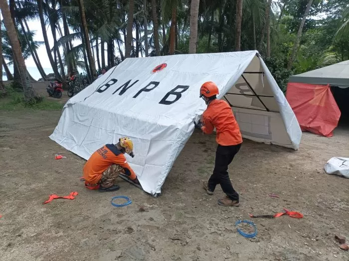 Gempa Susulan di Kepulauan Bawean Berlanjut, Tim Gabungan BPBD Dirikan Tenda
